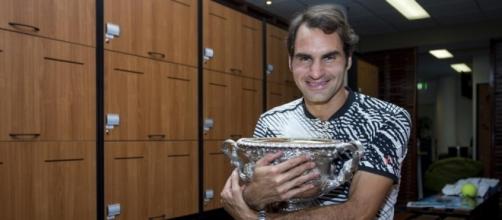 Roger Federer pays tribute to Peter Carter and Tony Roche | Herald Sun - com.au