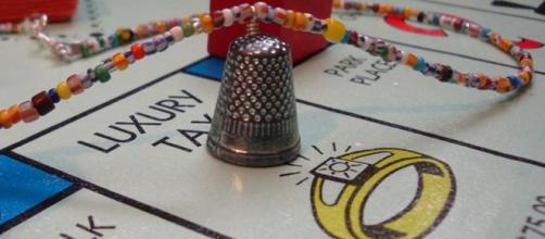 The Thimble has been eliminated from Monopoly - Photo: Blasting News Library - pantograph-punch.com