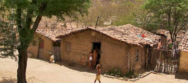 Crise pode levar 3,6 milhões de brasileiros de volta à pobreza Crise pode levar 3,6 milhões de brasileiros de volta à pobreza