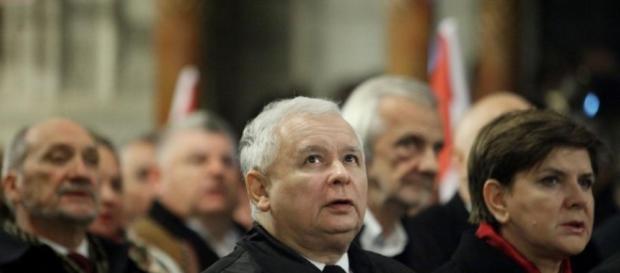 Czy politycy PiS wiedzą, że działają w interesie Putina i Kościoła kosztem Polski? Czy politycy PiS wiedzą, że działają w interesie Putina i Kościoła kosztem Polski?