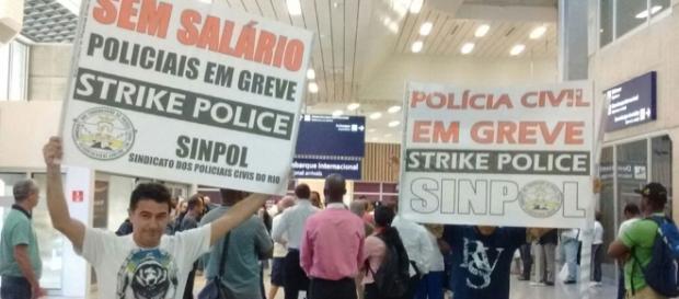 Protesto dos policiais no Aeroporto Tom Jobim (Foto: Divulgação/Sindicato da Polícia Civil) Protesto dos policiais no Aeroporto Tom Jobim (Foto: Divulgação/Sindicato da Polícia Civil)