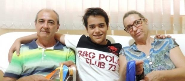 Renan com o pai e mãe: seus grandes motivadores (Foto: Heloísa Casonato/G1) Renan com o pai e mãe: seus grandes motivadores (Foto: Heloísa Casonato/G1)