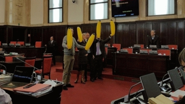 Consiglio comunale di Milano, protesta di Lega e FI