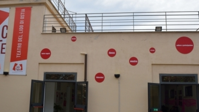 Il Teatro del Lido, secondo CasaPound gestito a senso unico dal Pd e dalla sinistra.