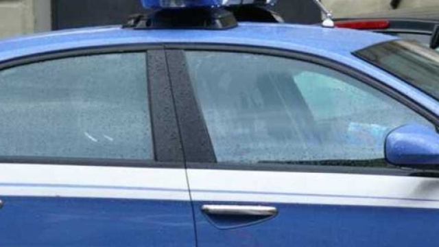 Napoli, atti di autoerotismo dinanzi alle scuole: 37enne arrestato