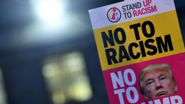 Obama in campo contro Trump: &ldquo;I nostri valori sono in pericolo ... - lastampa.it