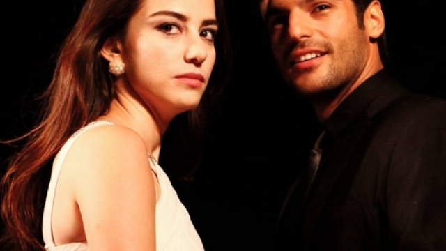 Oyku e Ayaz, i protagonisti di Cherry Season.