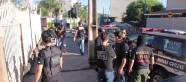 Bandidos reagem à voz de prisão. Após troca de tiros, 7 criminosos são mortos Bandidos reagem à voz de prisão. Após troca de tiros, 7 criminosos são mortos
