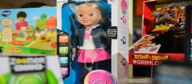Boneca Cayla pode vigiar crianças se for invadida por hackers. Boneca Cayla pode vigiar crianças se for invadida por hackers.