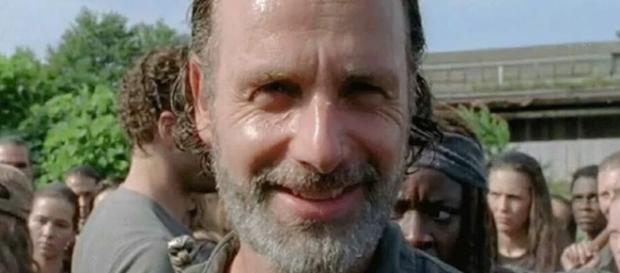 Rick dando um sorrisinho no nono episódio da sétima temporada de The Walking Dead Rick dando um sorrisinho no nono episódio da sétima temporada de The Walking Dead