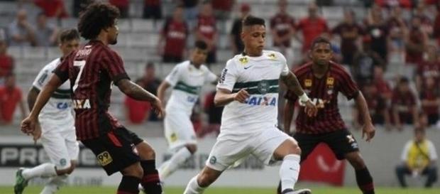 Torcedores poderão assistir ao clássico Atletiba de graça na internet. Torcedores poderão assistir ao clássico Atletiba de graça na internet.