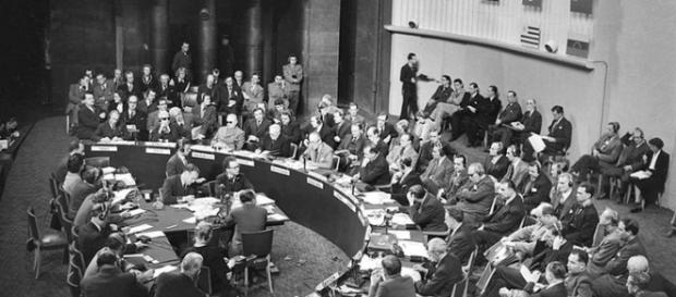 Verabschiedung der Menschenrechtserklärung 1948(Bild von planet-wissen.de) Verabschiedung der Menschenrechtserklärung 1948(Bild von planet-wissen.de)
