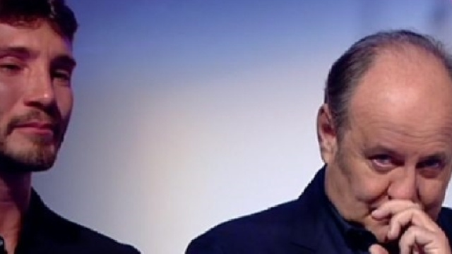 C'&egrave; posta per te: Gerry Scotti e Stefano De Martino piangono in studio.