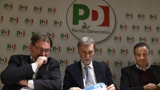 Graziano Delrio (al centro) e Michele Meta (a sinistra)
