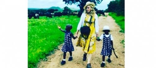 Madonna : Le père des jumelles Esther et Stella n’a pas autorisé leur adoption !