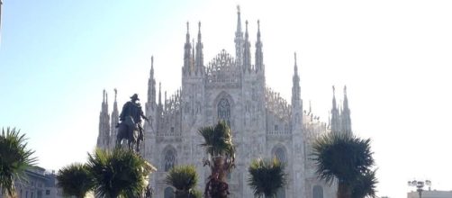 Milano, parzialmente bruciate tre palme in piazza Duomo - catanialivenews.com