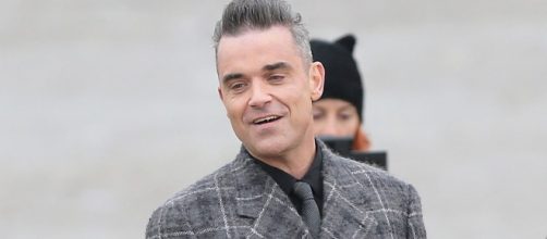 Robbie Williams dreaming of a GREY Christmas as silver fox films ... - mirror.co.uk