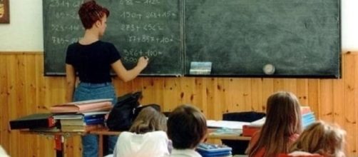 Ultime news scuola, domenica 19 febbraio 2017: 'Maestra troppo severa? Macché, è una docente eccezionale'