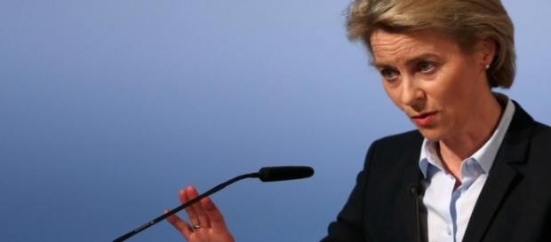 Die Inhaberin der Befehls- und Kommandogewalt in der BRD: Ursula von der Leyen. (Fotoverantw./URG Suisse: Blasting.News Archiv) Die Inhaberin der Befehls- und Kommandogewalt in der BRD: Ursula von der Leyen. (Fotoverantw./URG Suisse: Blasting.News Archiv)