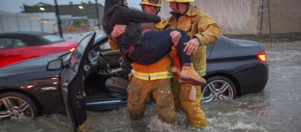 Powerful storm hits southern California | Daily Mail Online - dailymail.co.uk Powerful storm hits southern California | Daily Mail Online - dailymail.co.uk