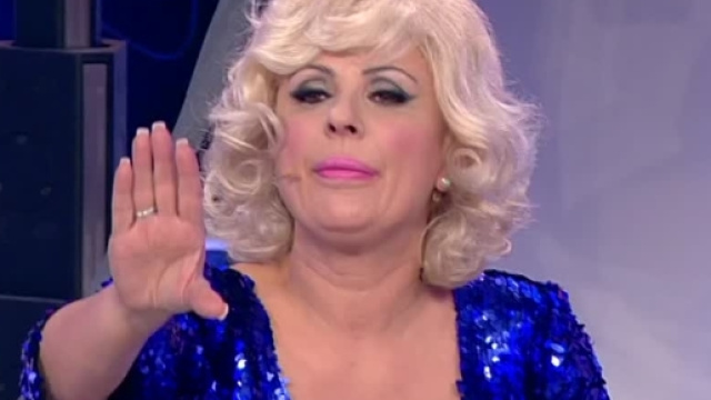 Tina Cipollari colloquio con Maria De Filippi che rischia di perdere il posto per Gemma Galgani.