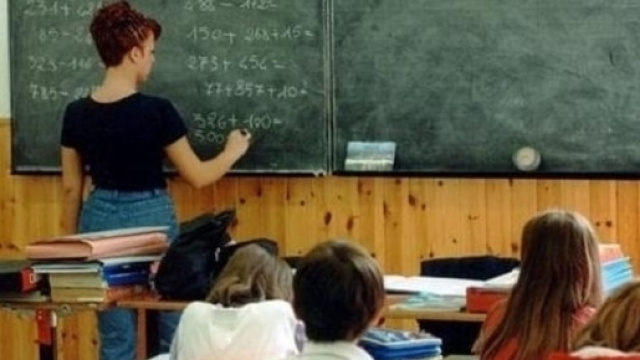 Ultime news scuola, domenica 19 febbraio 2017: 'Maestra troppo severa? Macch&eacute;, &egrave; una docente eccezionale'