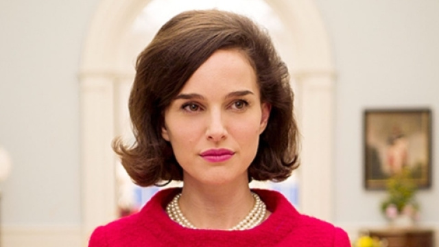 What 'Jackie' Star Natalie Portman Thinks The Trumps & The ... - bustle.com