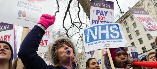 Student nurses and midwives march through London in protest - New ... - newyorknewsgrio.com