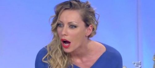 Karina Cascella accusa Giulia De Lellis di inventarsi gravidanze per apparire in tv.