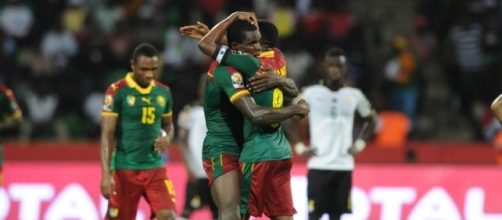 La gioia dei giocatori del Camerun dopo il primo gol nella semifinale contro il Ghana (ph. CAF)