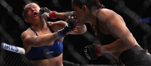 Amanda Leoa derrotou a favorita Ronda Rousey em apenas 48 segundos no UFC 207 Amanda Leoa derrotou a favorita Ronda Rousey em apenas 48 segundos no UFC 207
