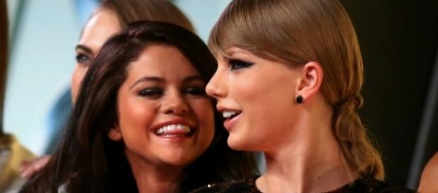 As duas cantoras eram inseparáveis As duas cantoras eram inseparáveis