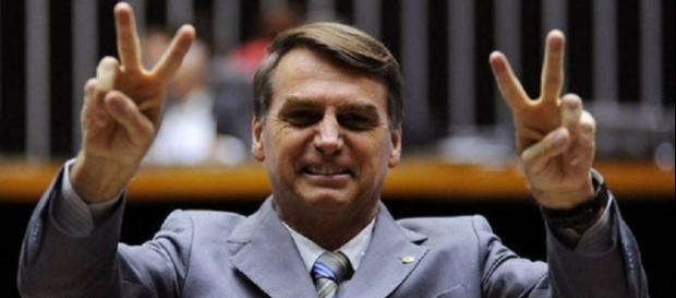 Jair Bolsonaro recebeu apoio de Amado Batista Jair Bolsonaro recebeu apoio de Amado Batista