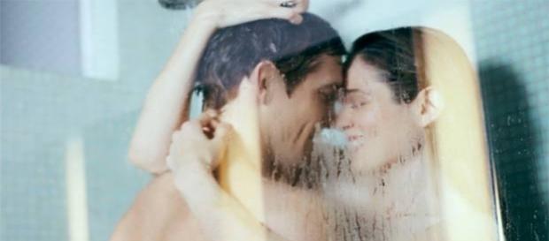 O banho a dois é benéfico para o casal O banho a dois é benéfico para o casal