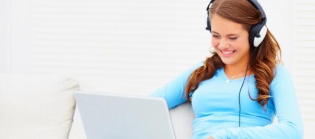 Pela internet, qualquer pessoa pode aprender uma nova língua Pela internet, qualquer pessoa pode aprender uma nova língua