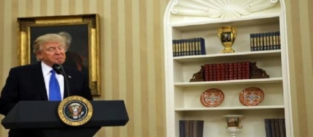 Trump si scontra con il presidente australiano Turnbull al telefono Trump si scontra con il presidente australiano Turnbull al telefono