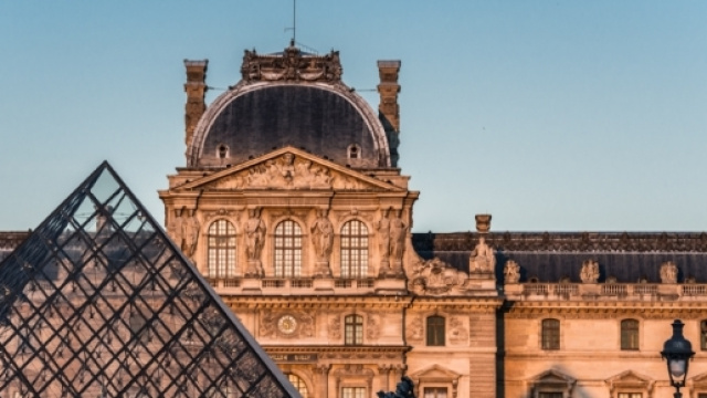 Attentato di probabile matrice terroristica al Louvre