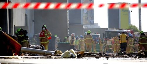 Air crash at Essendon DFO | The Border Mail - com.au