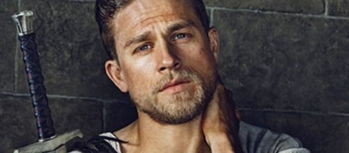 First Look at Charlie Hunnam as King Arthur - movieweb.com