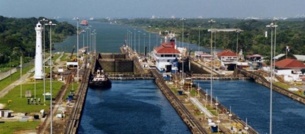 Canal de Panama conexion entre dos Oceanos Canal de Panama conexion entre dos Oceanos