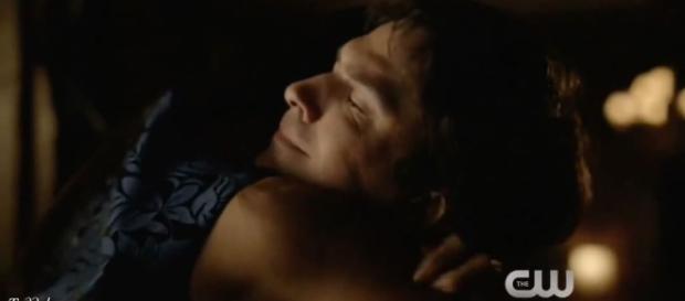 Damon e Elena se abraçam no novo vídeo Damon e Elena se abraçam no novo vídeo
