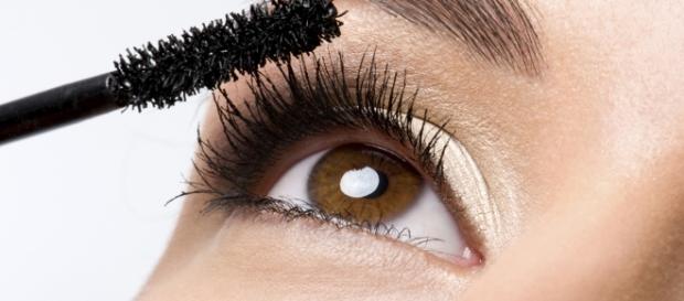 In the making: mascara - Backstage Tales - backstagetales.com In the making: mascara - Backstage Tales - backstagetales.com