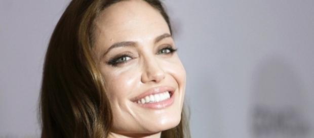 La bellissima attrice Angelina Jolie La bellissima attrice Angelina Jolie