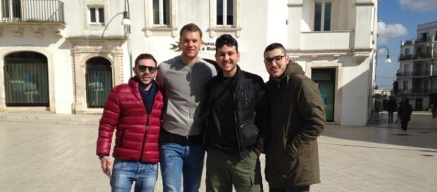 Manuel Neuer in visita a Martina Franca (foto da Twitter @Francis82MaFrIT) Manuel Neuer in visita a Martina Franca (foto da Twitter @Francis82MaFrIT)