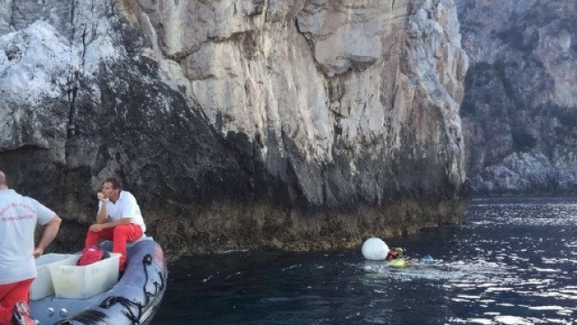 Lutto cittadino per i funerali dei due sub morti nella grotta di ... - gelocal.it