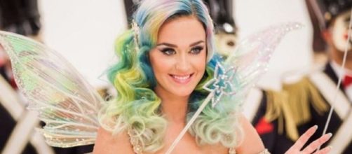 Katy Perry to launch a mermaid-inspired makeup line - lifestyle.one/heat/hair-beauty/makeup/katy-perry-mermaid-makeup/