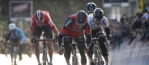 La volata tra Van Avermaet e Sagan alla scorsa edizione della Het Nieuwsblad