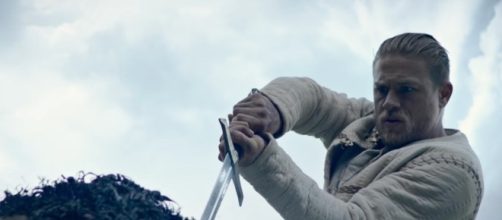 Le origini del mito nel nuovo trailer di King Arthur – Il Potere ... - universalmovies.it