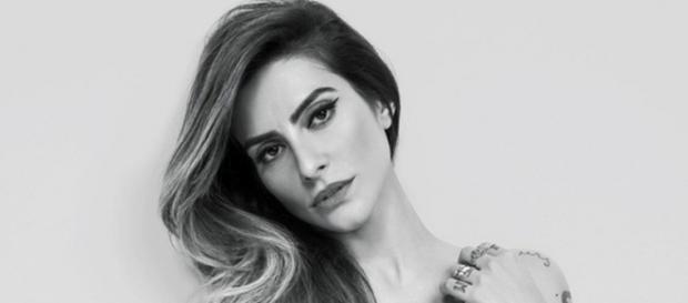 Cleo Pires resolveu deixar uma cantada ousada no Instagram de Sabrina Sato - Reprodução/Internet Cleo Pires resolveu deixar uma cantada ousada no Instagram de Sabrina Sato - Reprodução/Internet