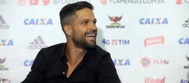 Diego falou da possibilidade de enfrentar Luis Fabiano Diego falou da possibilidade de enfrentar Luis Fabiano